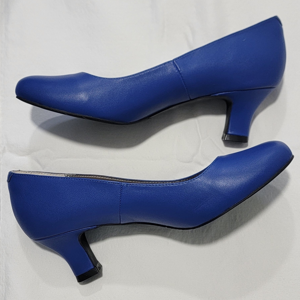 Array Blue Heels Minimalist Design - Picture 2 of 6